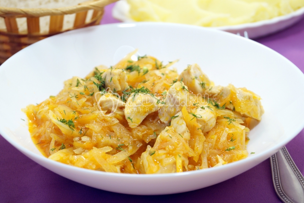 Тушеная капуста с курицей