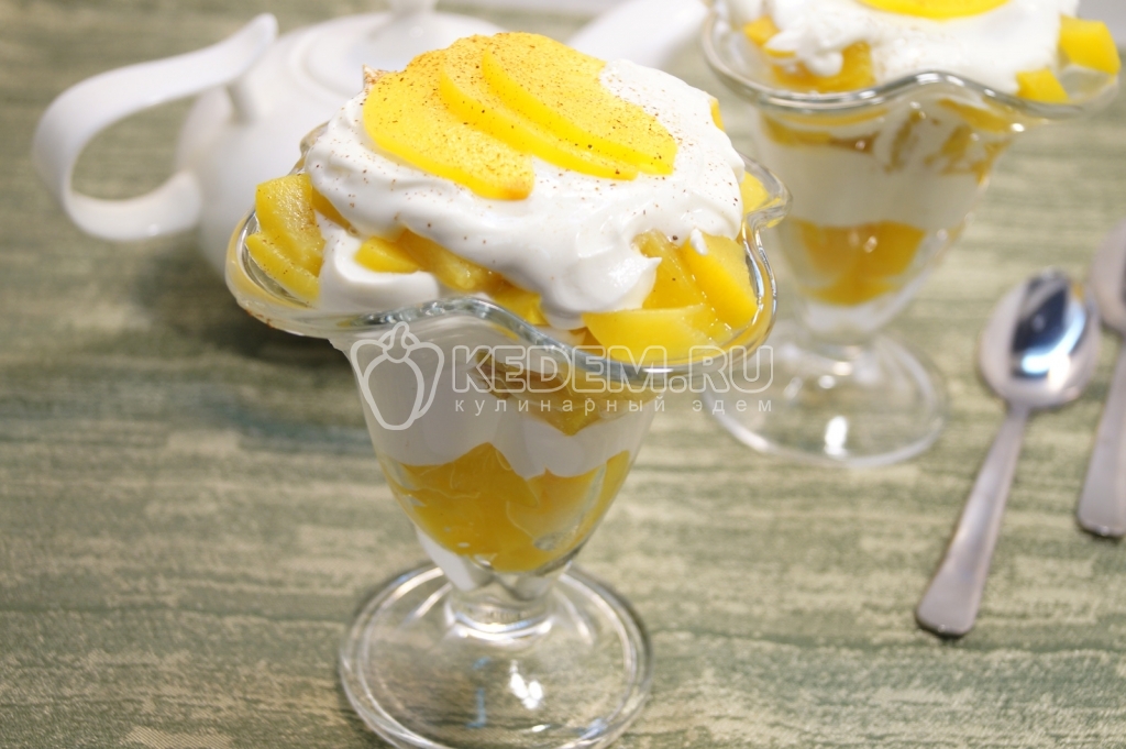 Творожный десерт с персиками