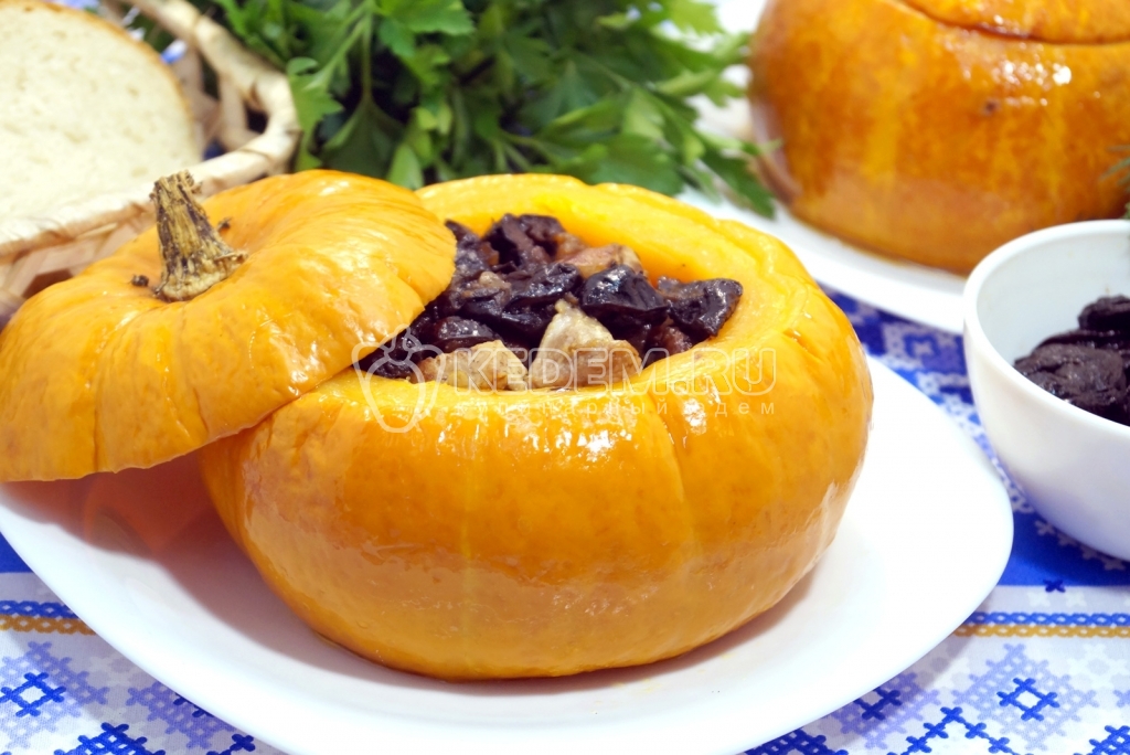 Тыква фаршированная мясом с черносливом