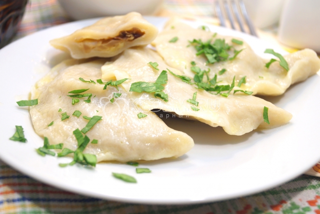 Вареники с капустой и сыром
