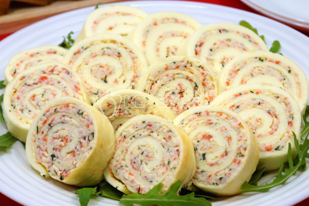 Яичный рулет с крабовыми палочками