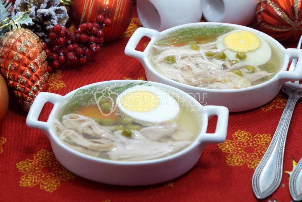 Заливное из курицы с овощами