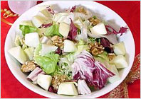 Салат из яблок с орехами