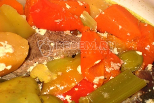 Телятина, тушеная с овощами и грибами
