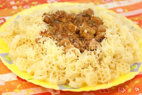 Колёсики с мясной подливкой