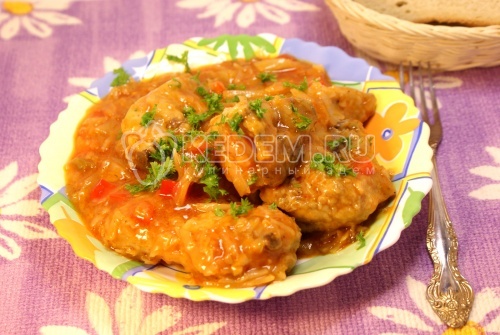 Курица тушеная с капустой