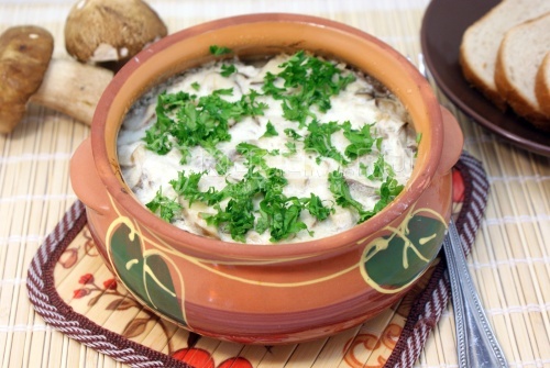 Треска с белыми грибами