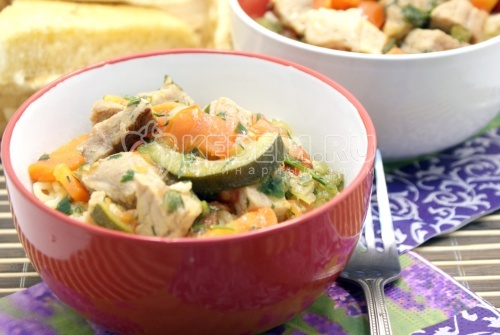 Мясо с овощами и лапшой